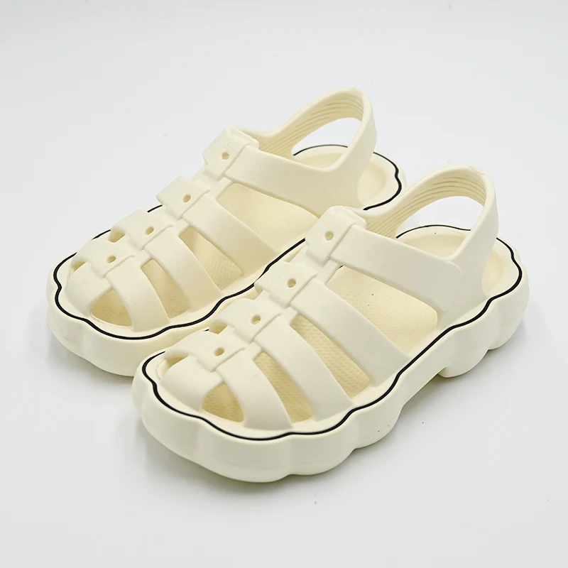 Napa sandal Romawi dadi alas kaki sing ditindakake kabeh wong ngomong?